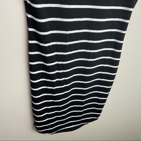 Black and‎ white stripped dress - Picture 3 of 6